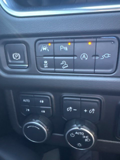 Used 2021 Gray Chevrolet Premier image 20
