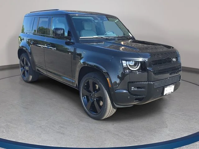 New 2026 Santorini Black Land Rover X-Dynamic SE image 3