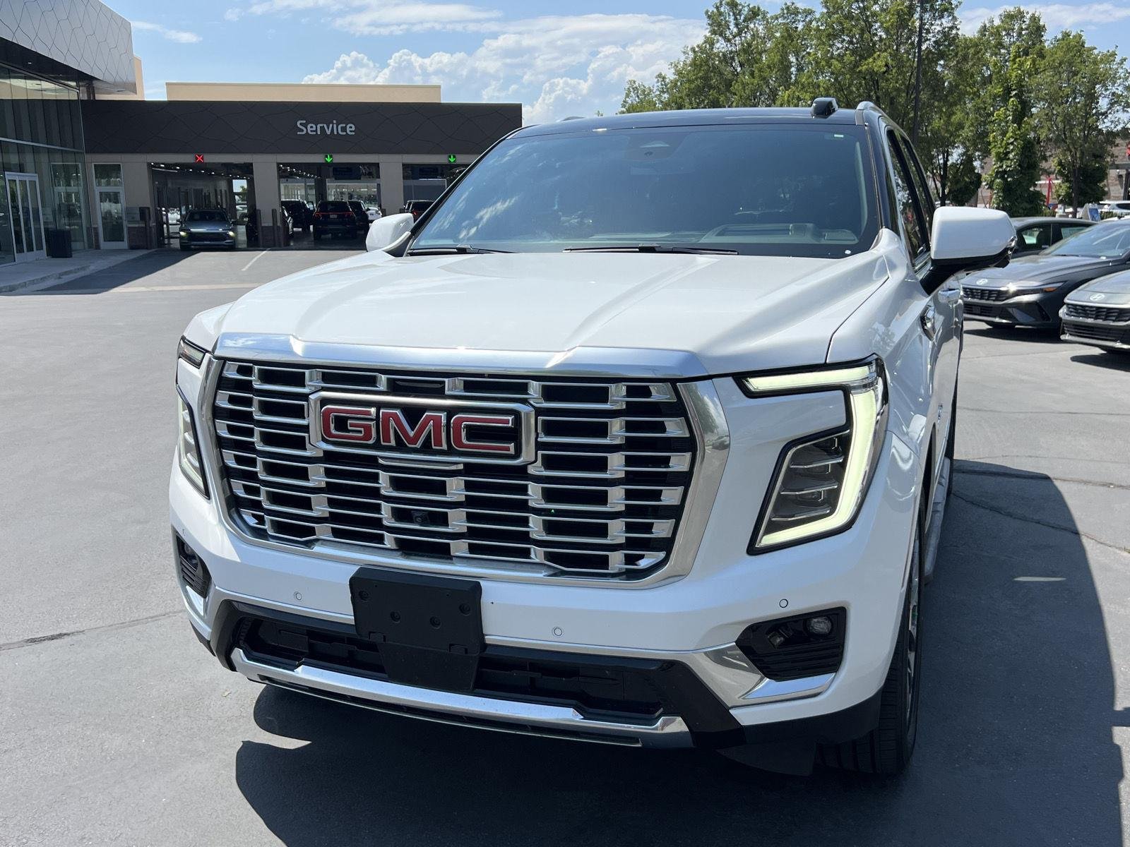 2025 GMC Yukon Denali - Photo 10