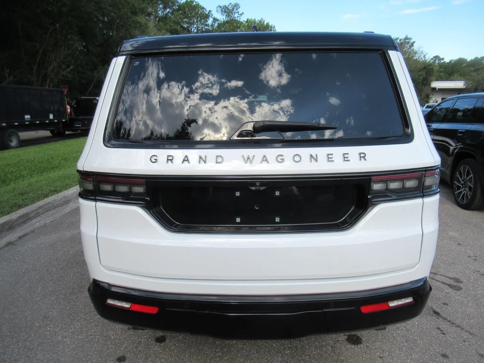 Used 2025 White Jeep Series III image 6