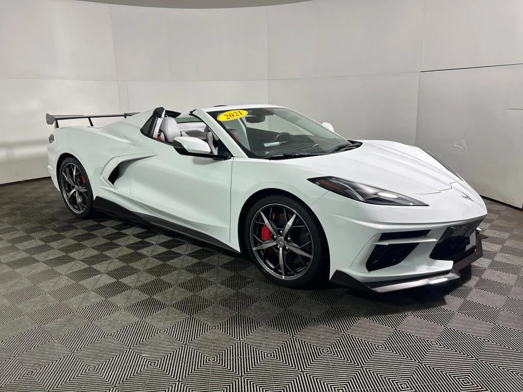 Used 2021 Arctic White Chevrolet 3LT image 26