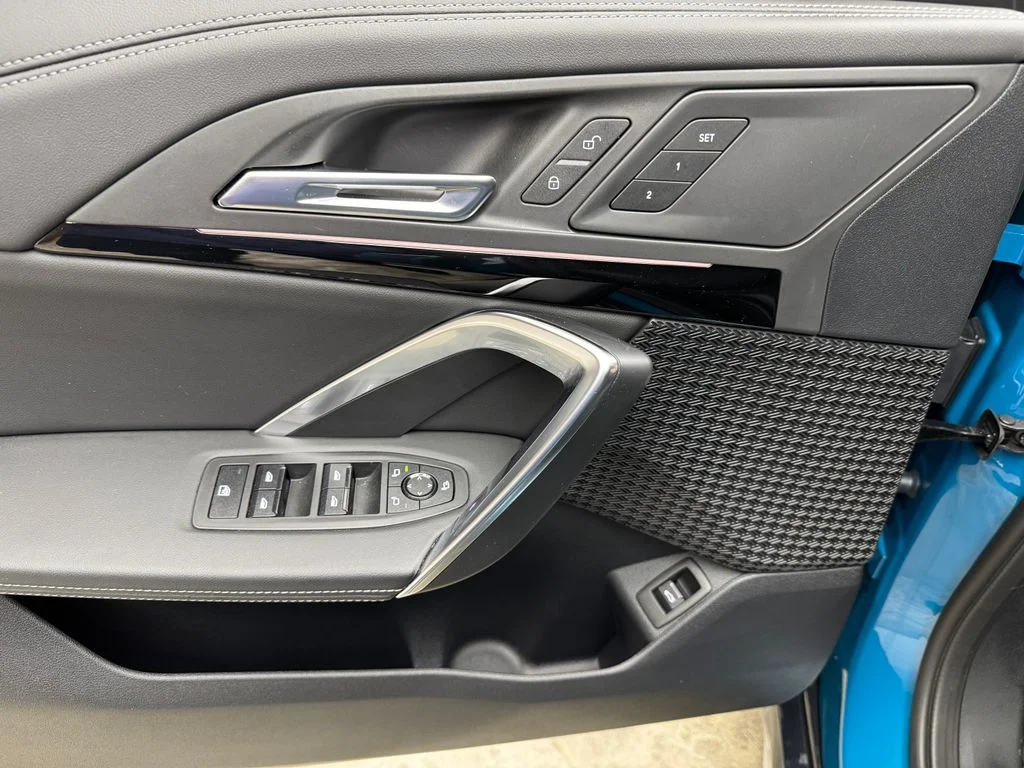 Used 2025 Blue BMW xDrive28i image 11