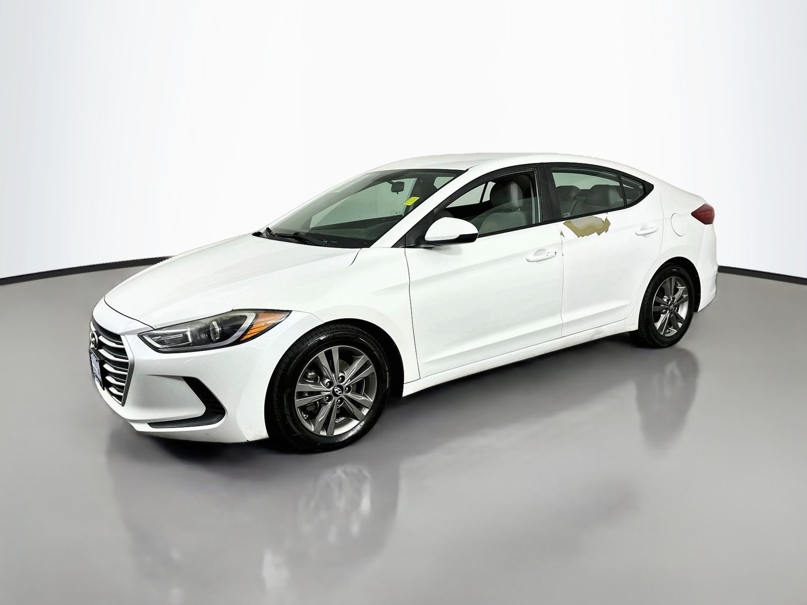Used 2017 Quartz White Pearl Hyundai SE image 4