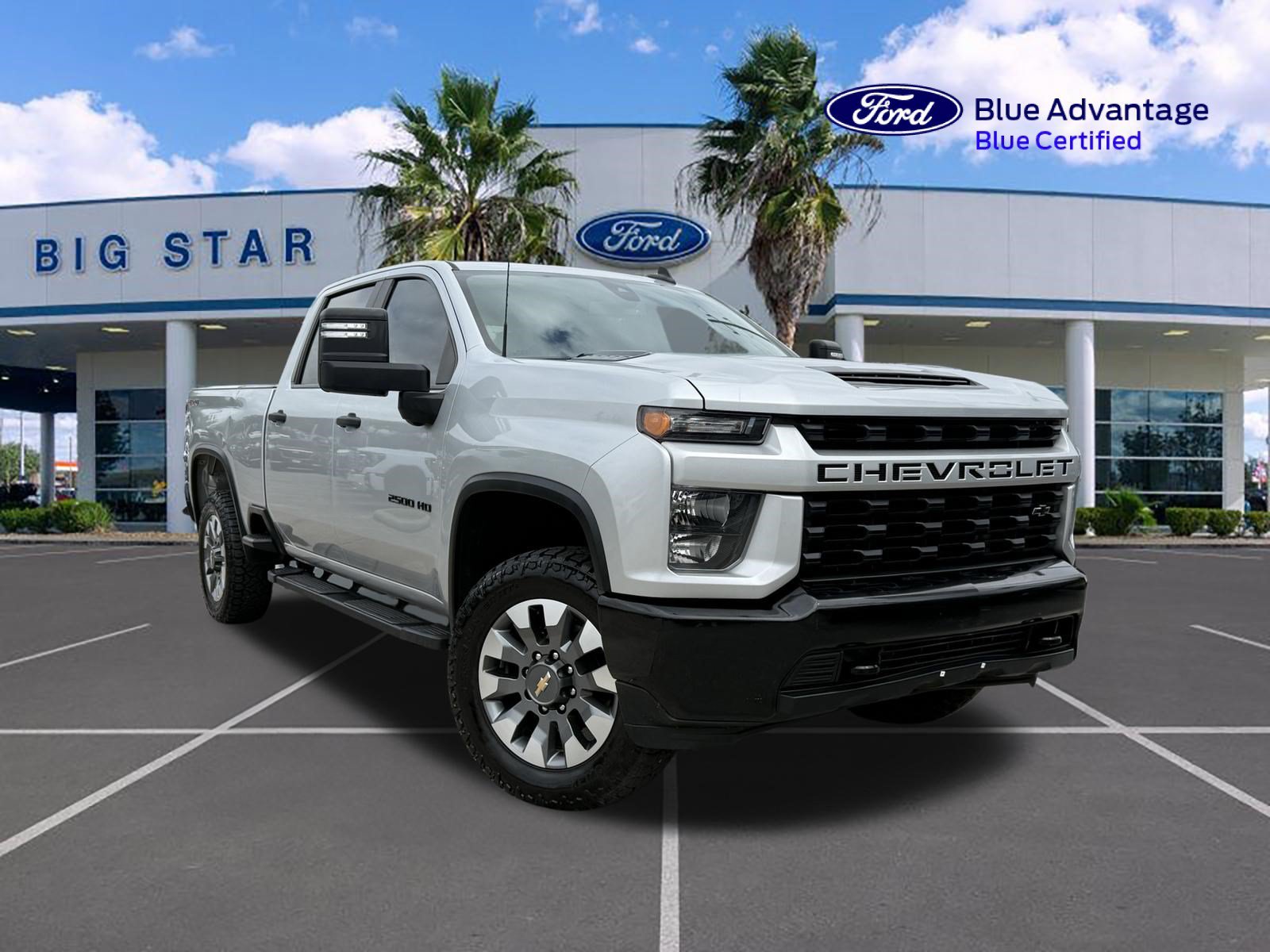 Used 2022 Silver Ice Metallic Chevrolet  image 1