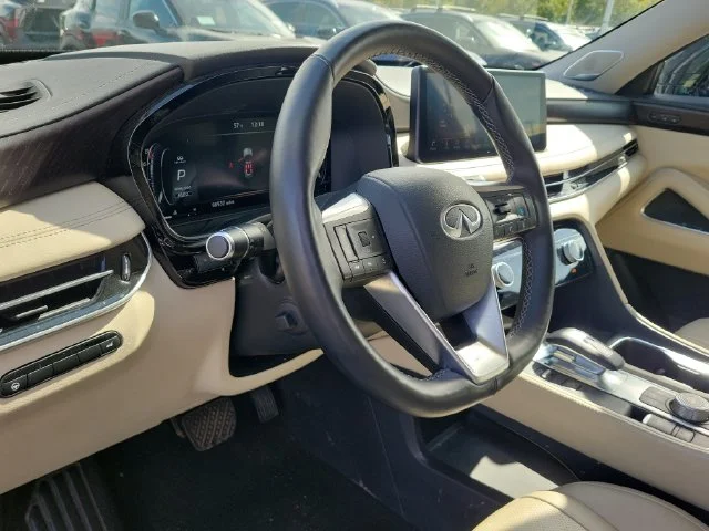 Used 2024 Black INFINITI Sensory image 18