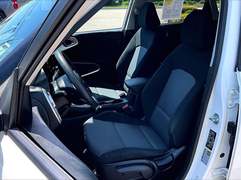 Used 2023 White Kia LX image 10