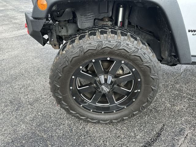 Used 2015 Silver Jeep Unlimited Sport image 21
