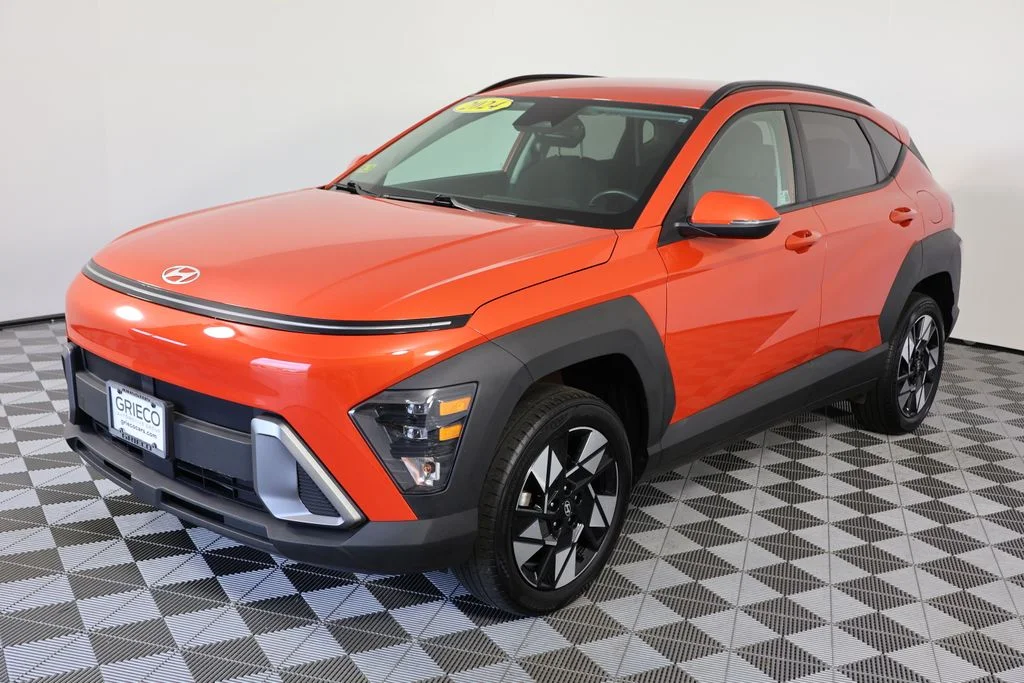 Used 2024 Orange Hyundai SEL image 4