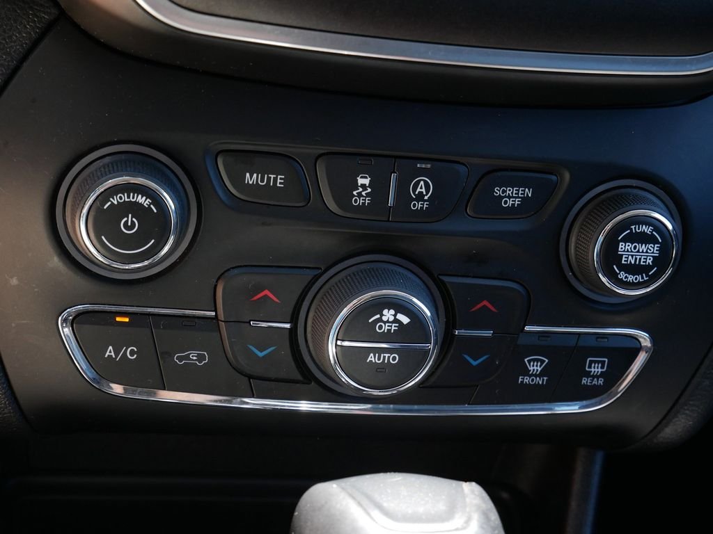 Certified Used 2020 White Jeep Trailhawk image 23