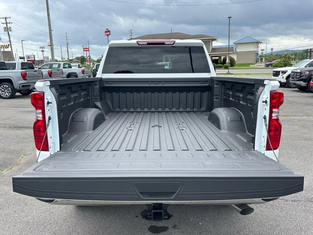 New 2026 Summit White Chevrolet WT image 11