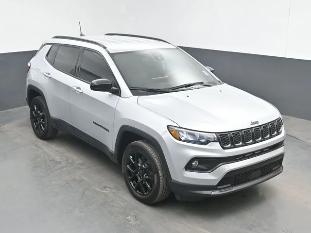 Used 2025 Silver Jeep Latitude image 29