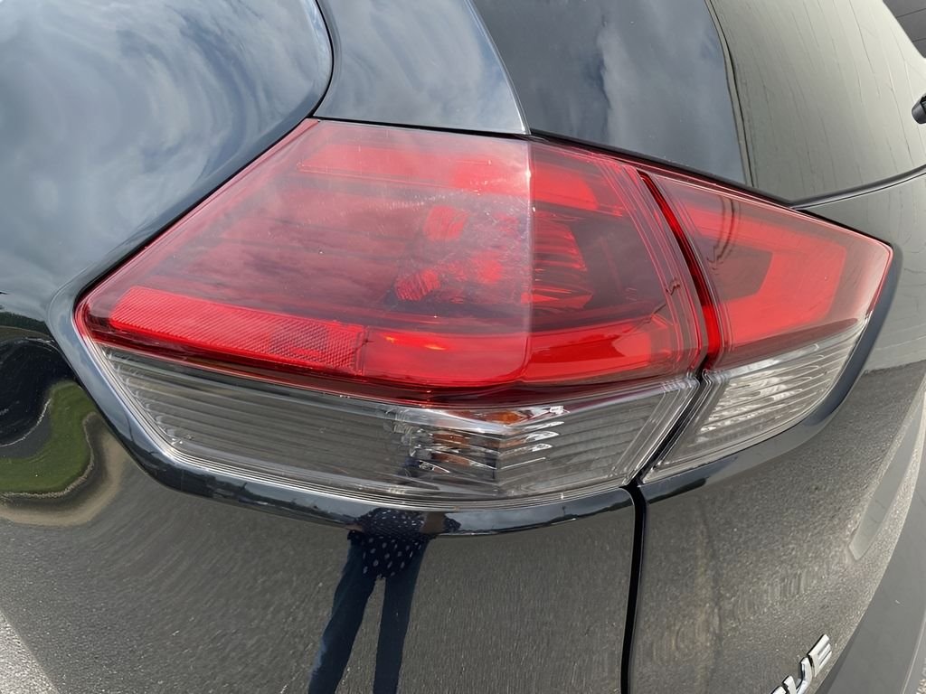 Used 2019 Magnetic Black Pearl Nissan SL image 26