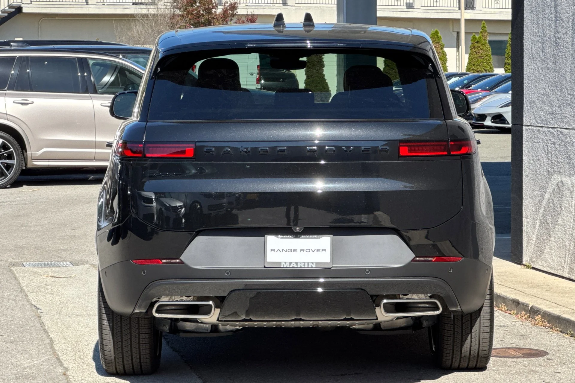 New 2026 Santorini Black Land Rover SE image 7