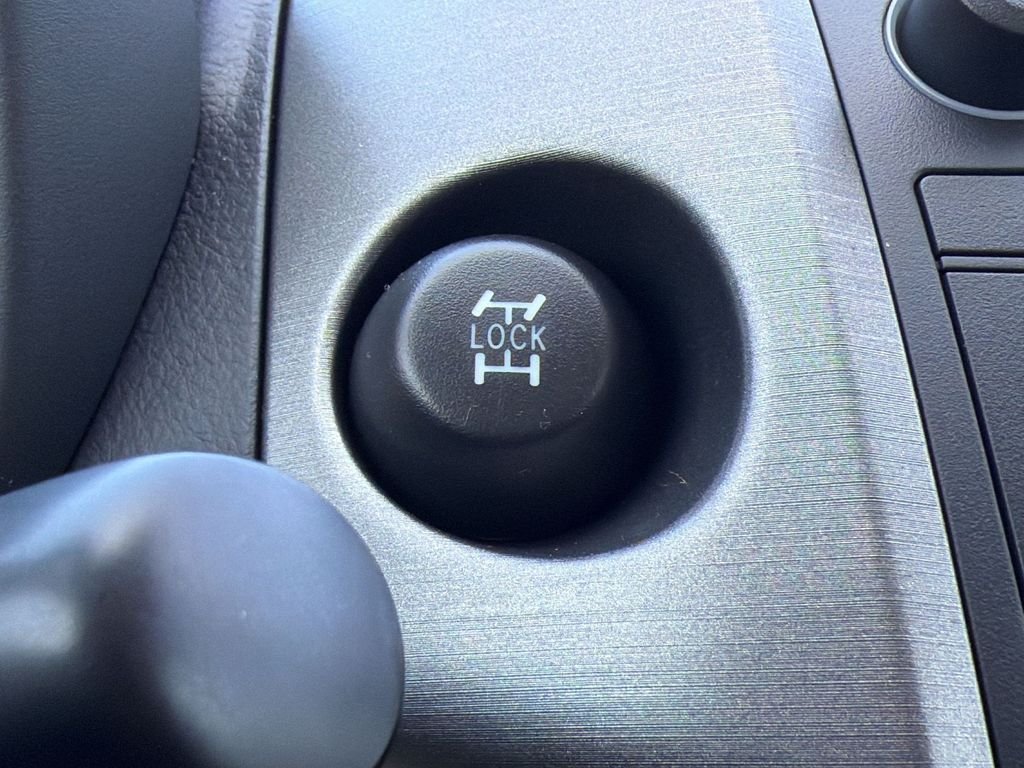Used 2011  Toyota Limited image 19