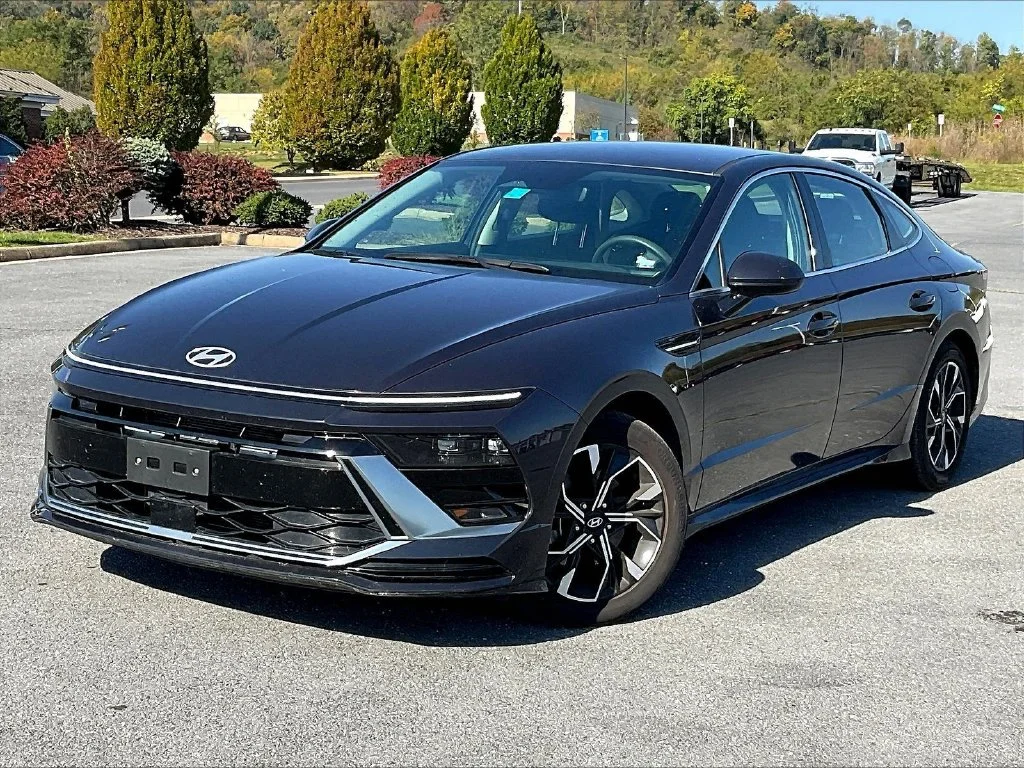 Used 2024 Carbon Blue Hyundai SEL image 2