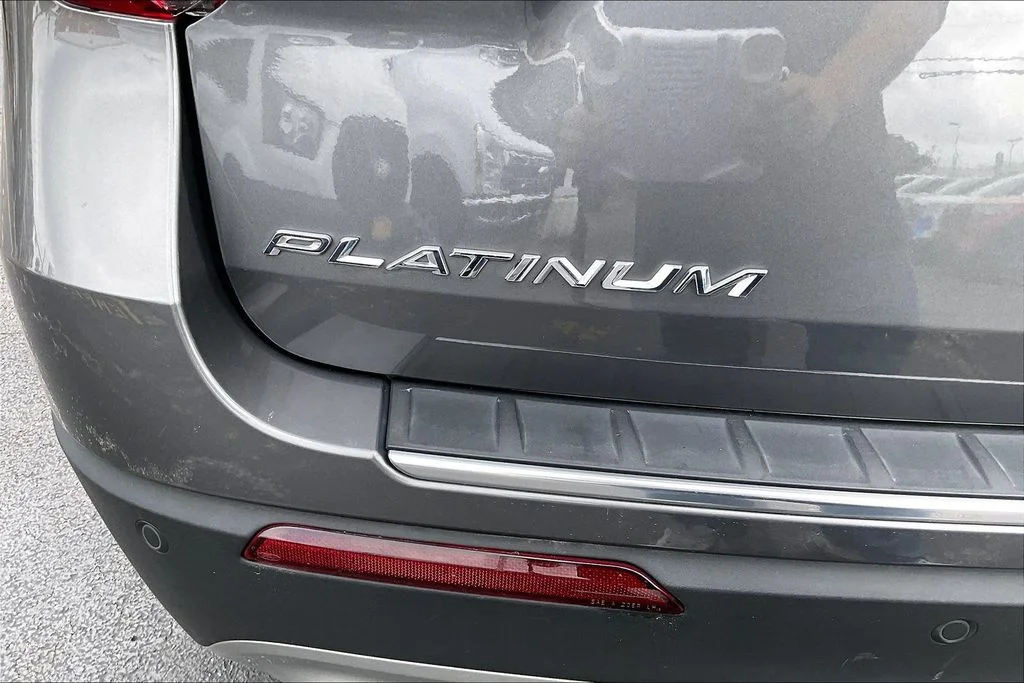 Used 2022 Gray Ford Platinum image 7
