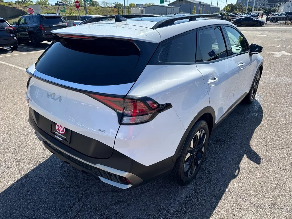 Used 2023 White Kia X-Line image 9