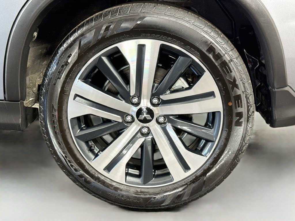 Used 2026 Alloy Silver Metallic Mitsubishi ES image 32