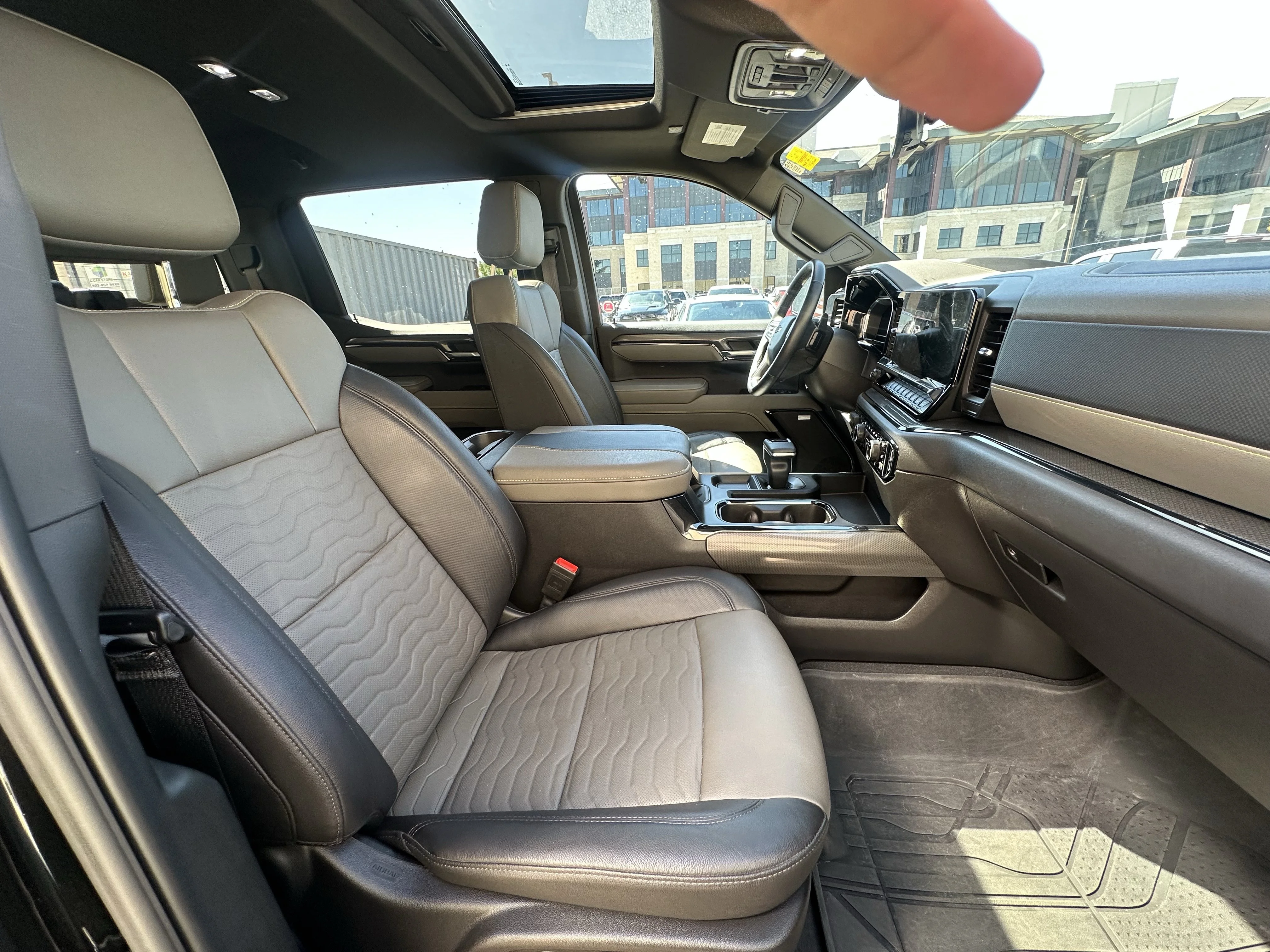 Certified Used 2025  Chevrolet ZR2 image 20