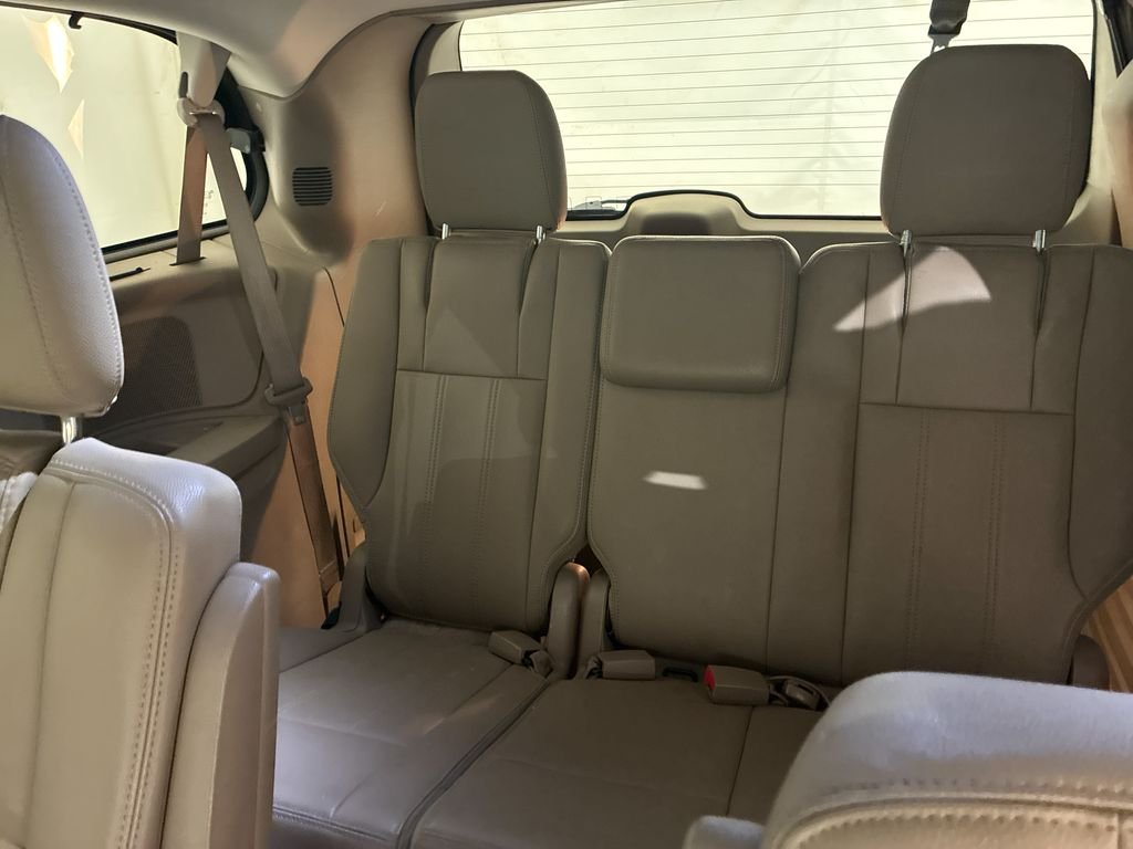 Used 2016 White Chrysler Touring image 10