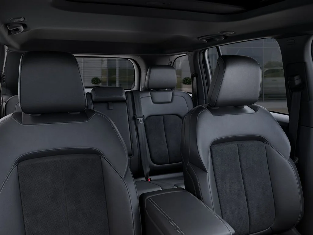 New 2025 Bright White Clear-Coat Exterior Paint Jeep  image 26