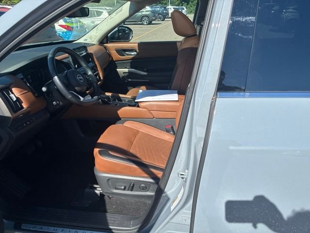 Used 2023 Gray Nissan Platinum image 11