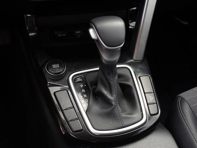 Used 2023 White Kia S image 24