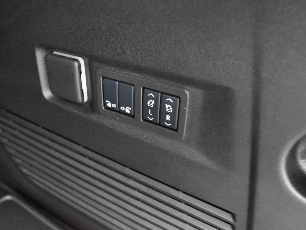 Used 2025 Volcanic Red GMC Denali Ultimate image 34