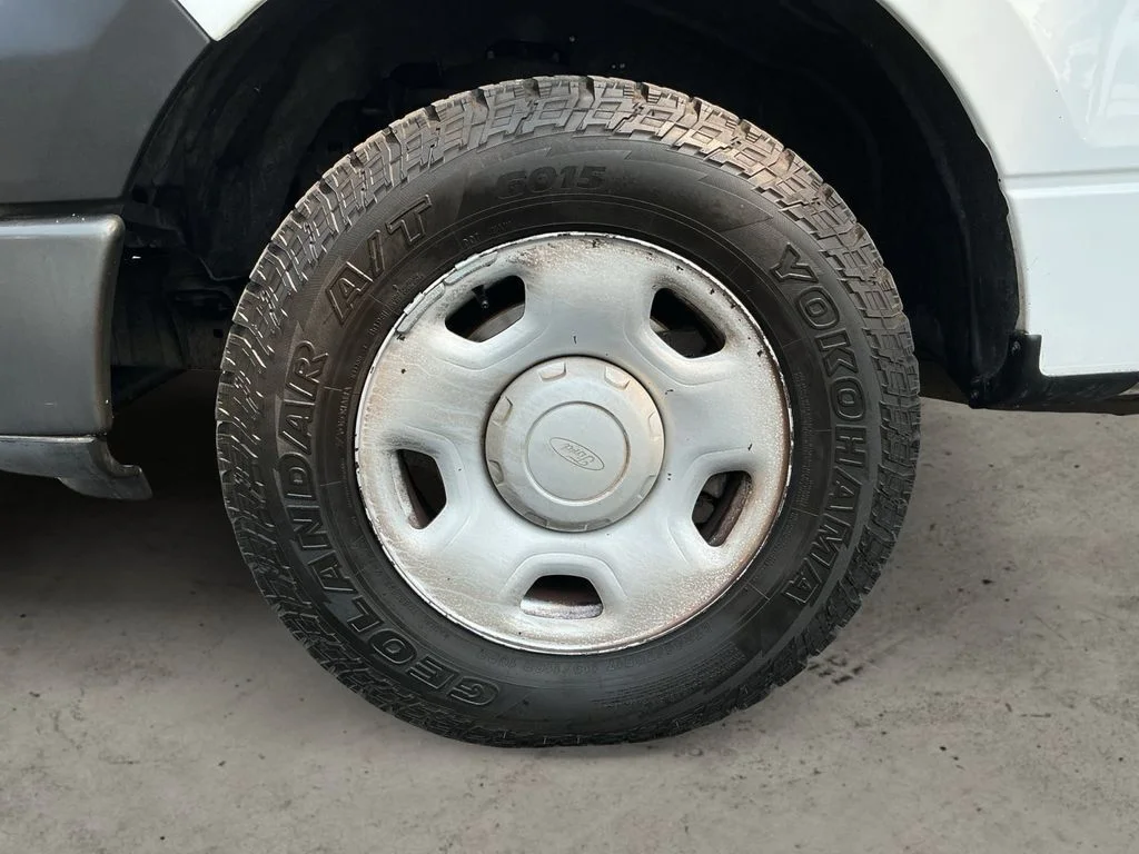 Used 2007 White Ford XL image 9