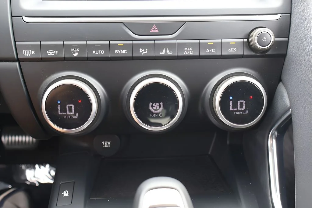Used 2019 Gray Jaguar SE image 25