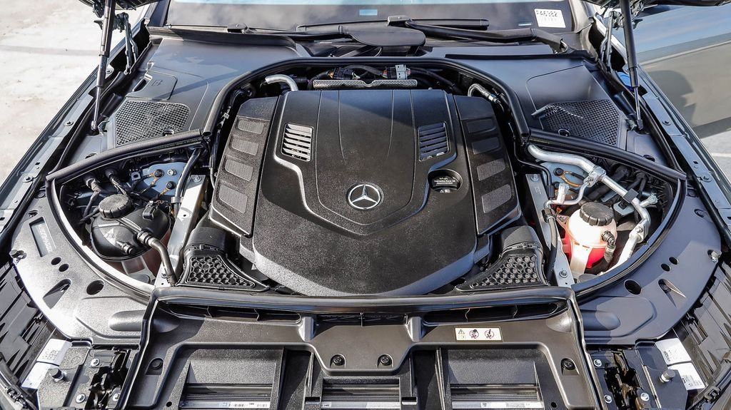 Used 2025 Selenite Gray Metallic Mercedes-Benz S 580 image 32