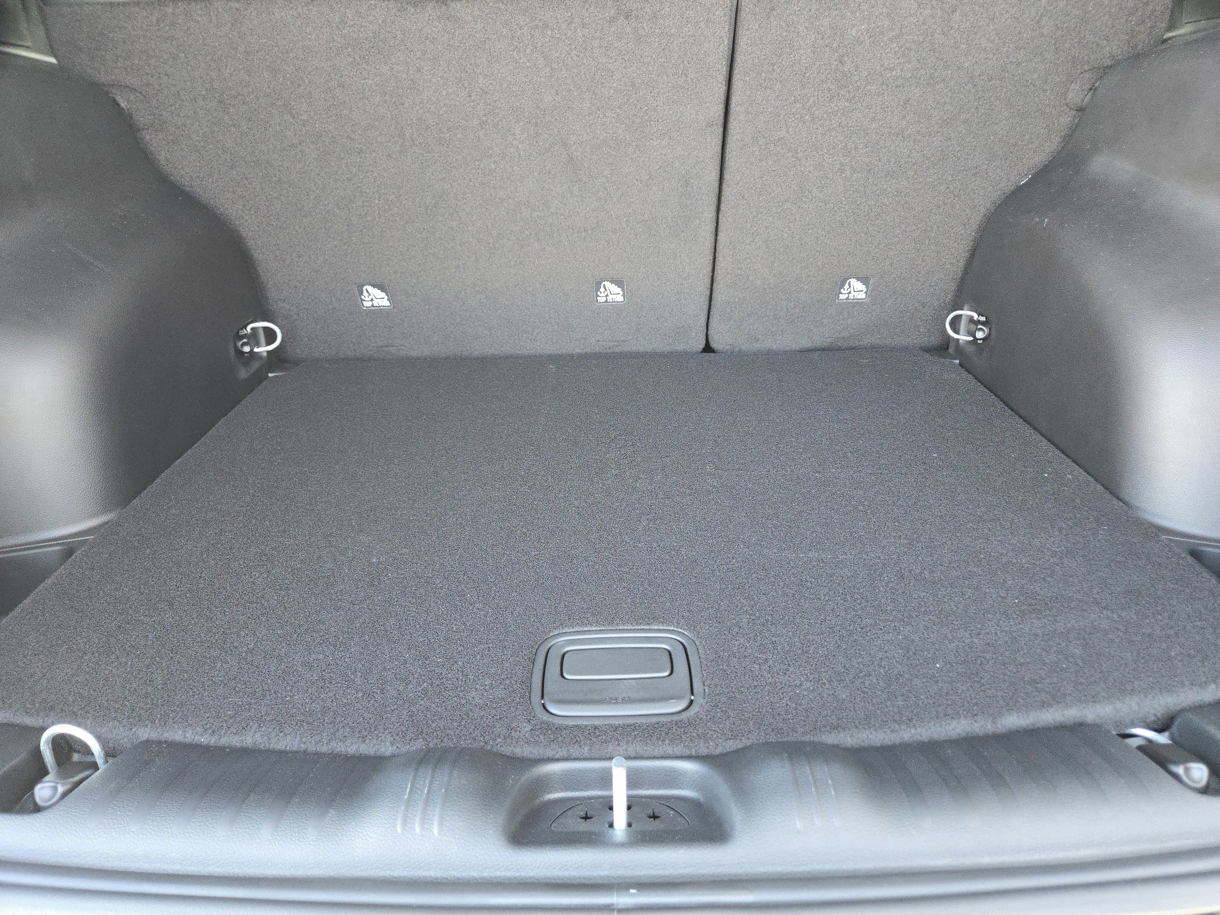 New 2026 Diamond Black Crystal Pearlcoat Jeep Latitude image 23