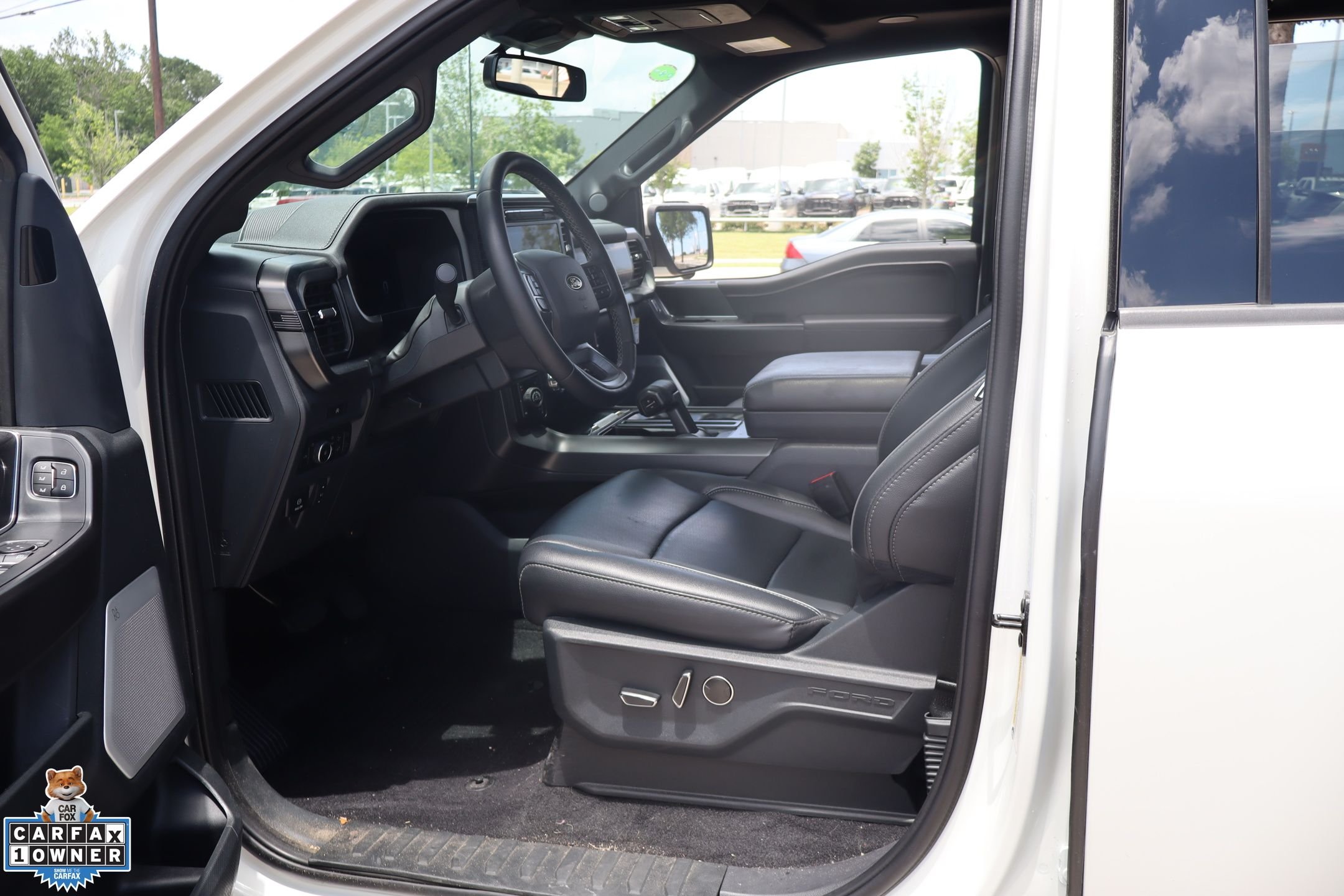 Used 2025 White Ford Lariat image 26