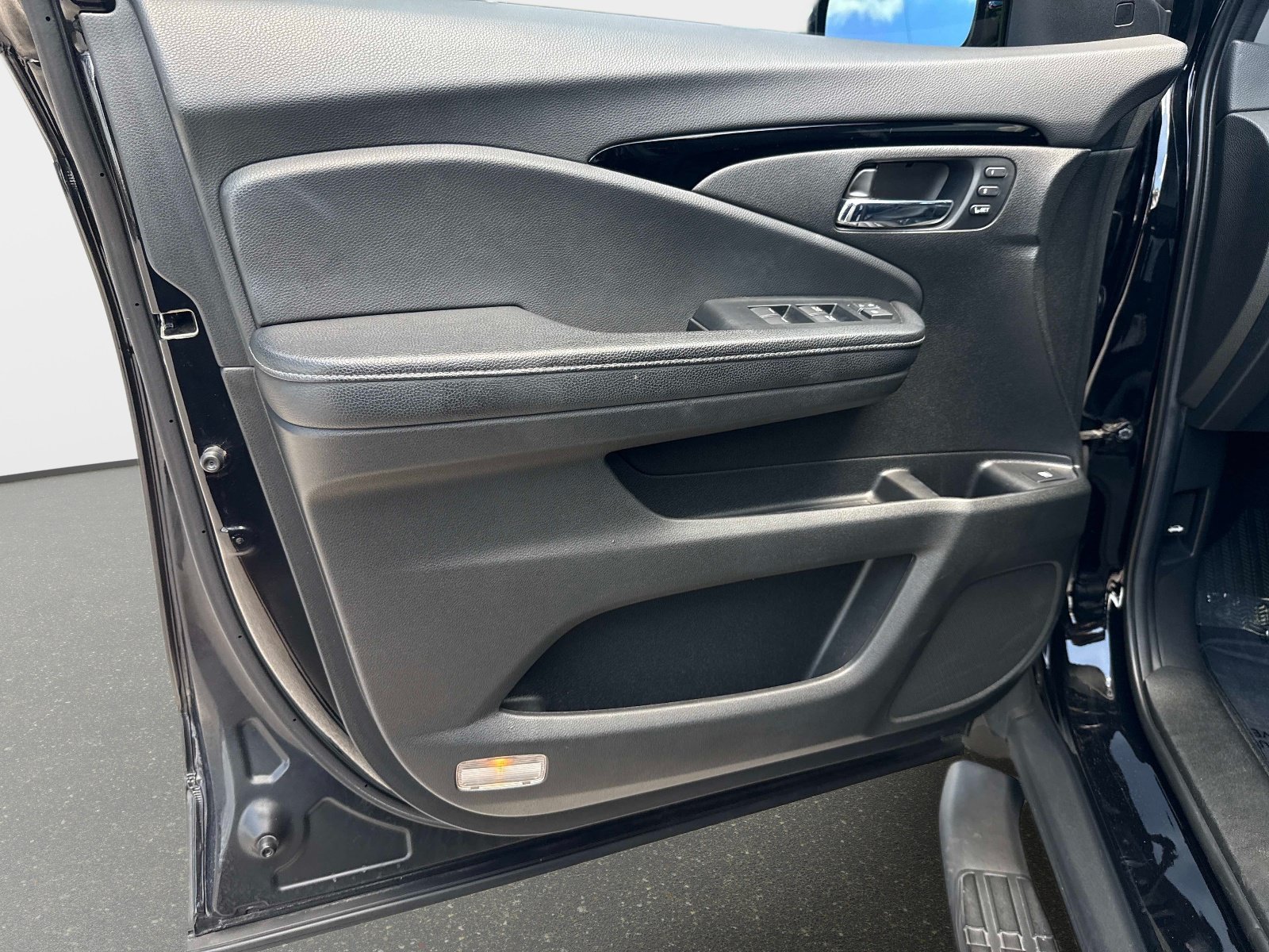 Used 2020 Black Honda RTL-E image 16