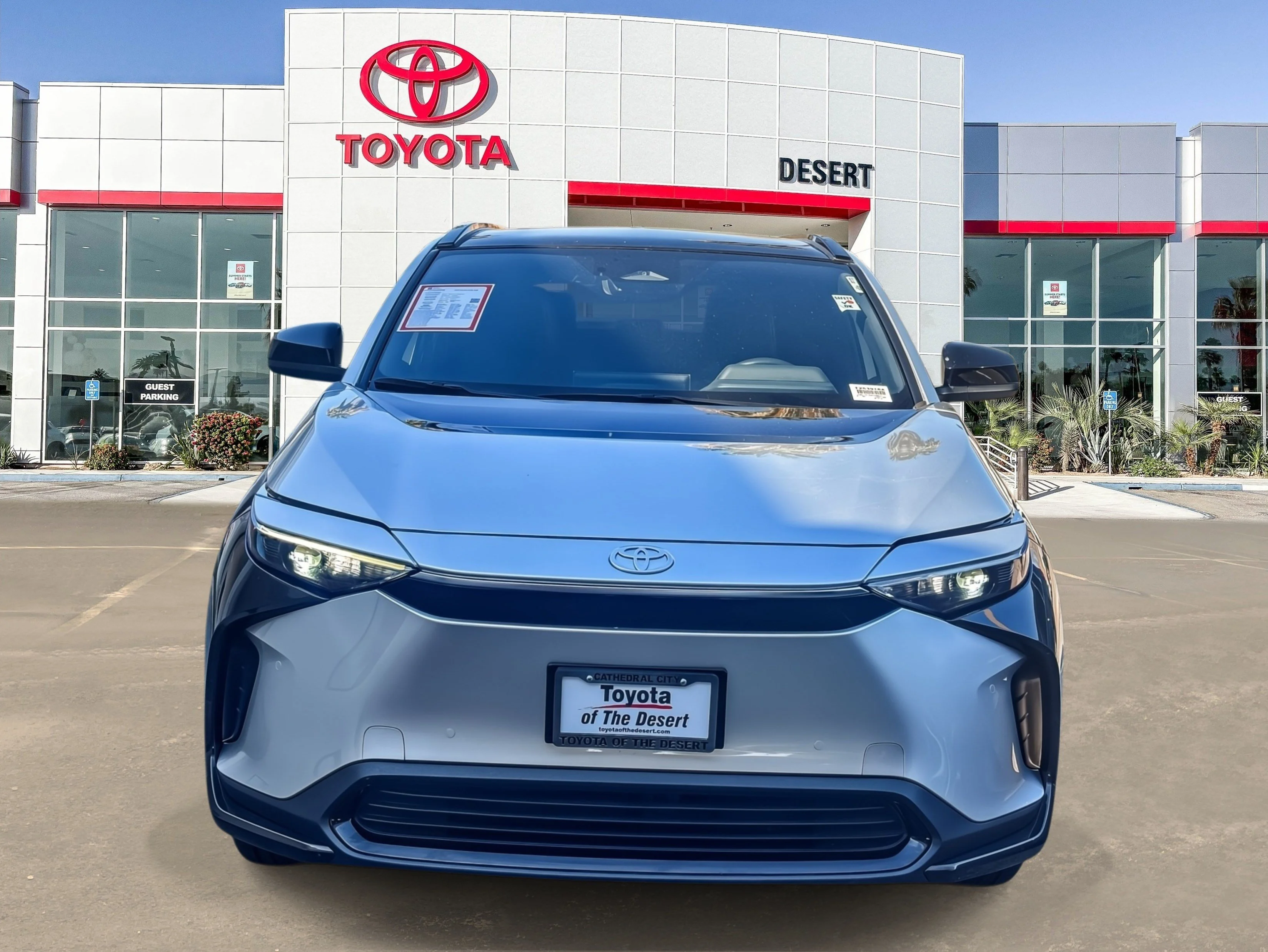 Certified Used 2025 Elemental Silver Metallic Toyota XLE image 2