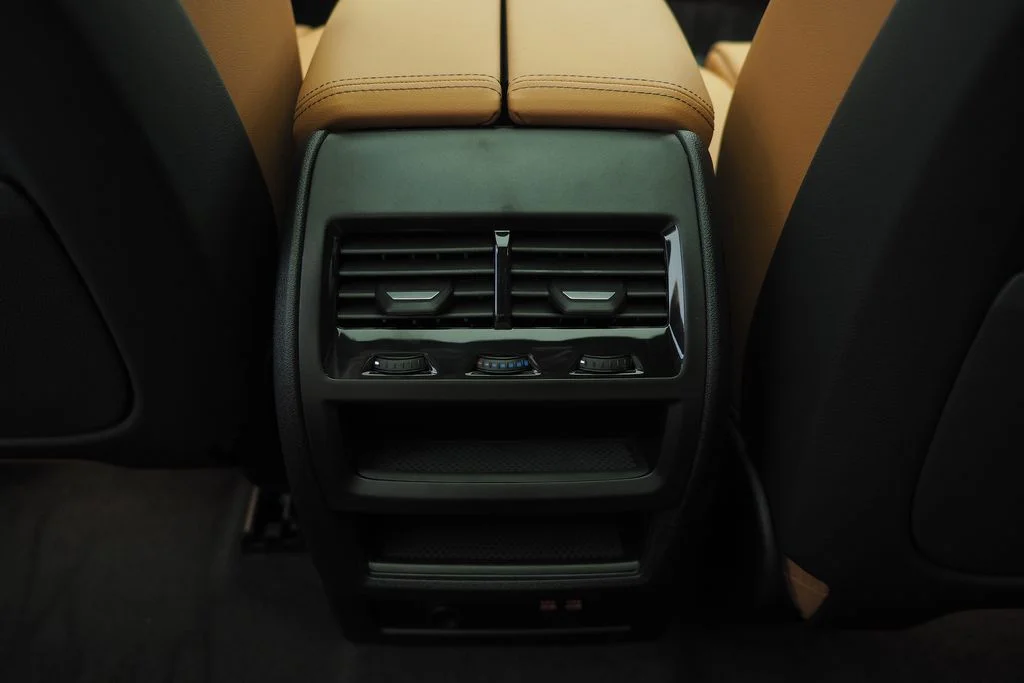 New 2026 Black Sapphire Metallic BMW xDrive50e image 21