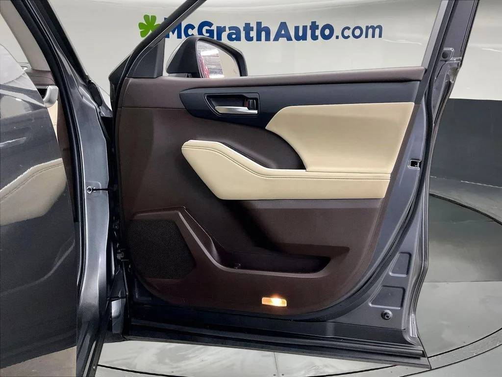 Used 2022 Gray Toyota XLE image 28
