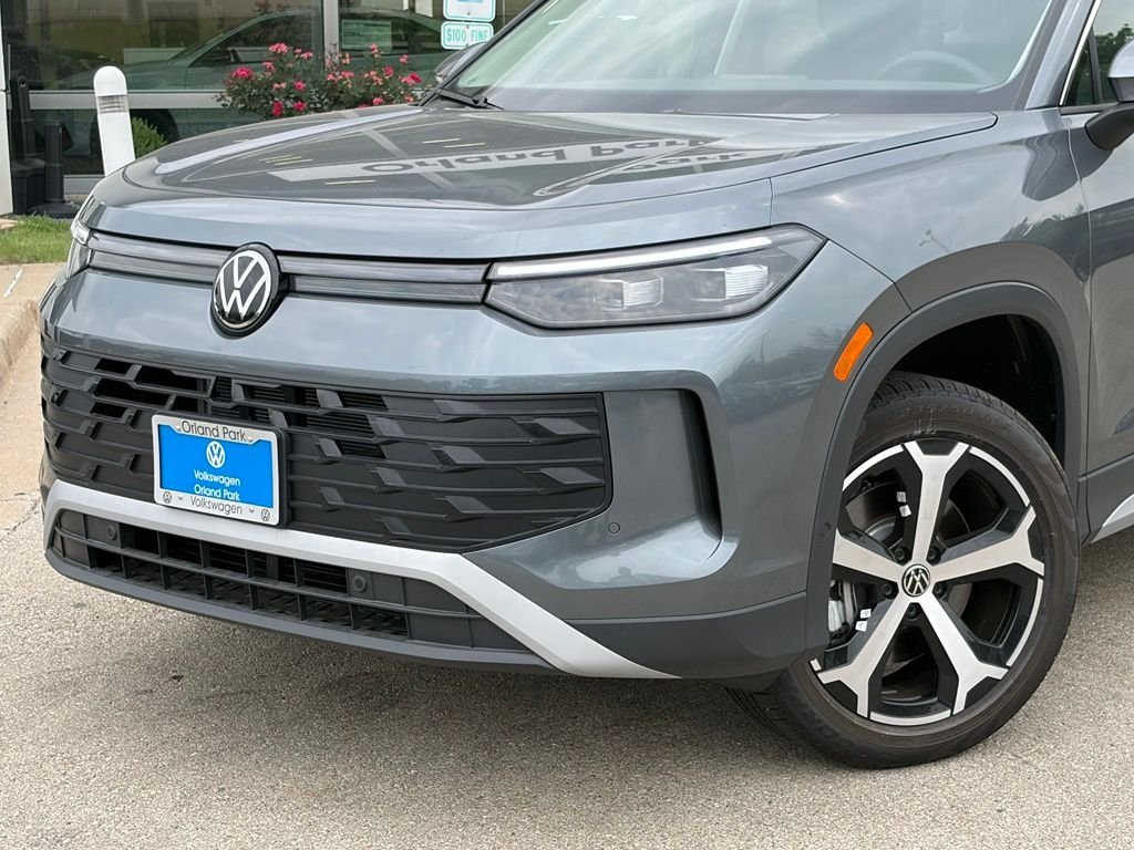 New 2026 Platinum Gray Metallic Volkswagen 2.0T SE image 2