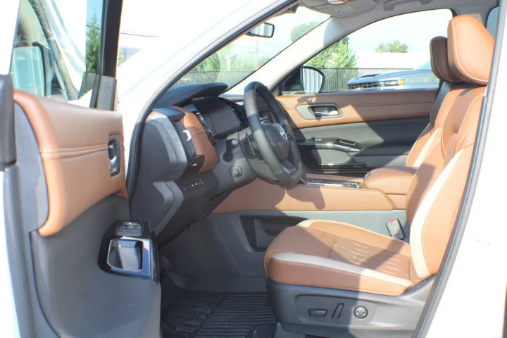 Used 2026 White Nissan Platinum image 13
