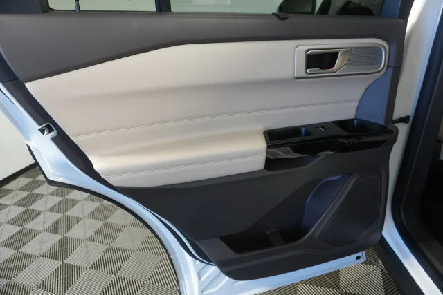 Used 2021 Star White Ford Platinum image 31