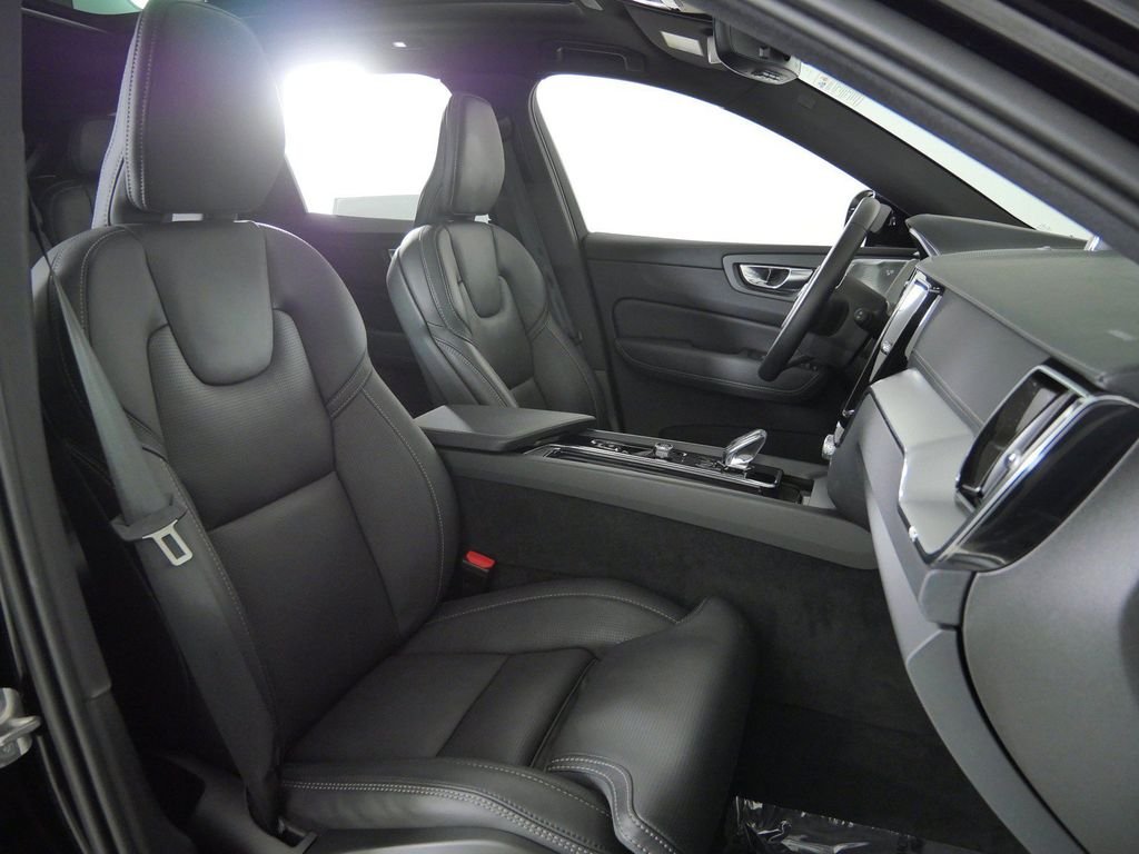 Used 2025 Black Volvo T8 Ultra Black Edition image 22