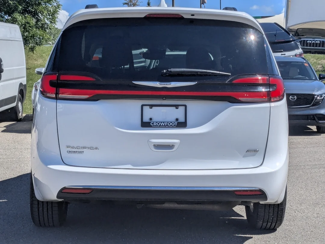 Certified Used 2022 White Chrysler Touring L - - AWD - Stow n Go Seating - 360 Cam - Remote Start - Pwr Sliding Doors & More! image 7