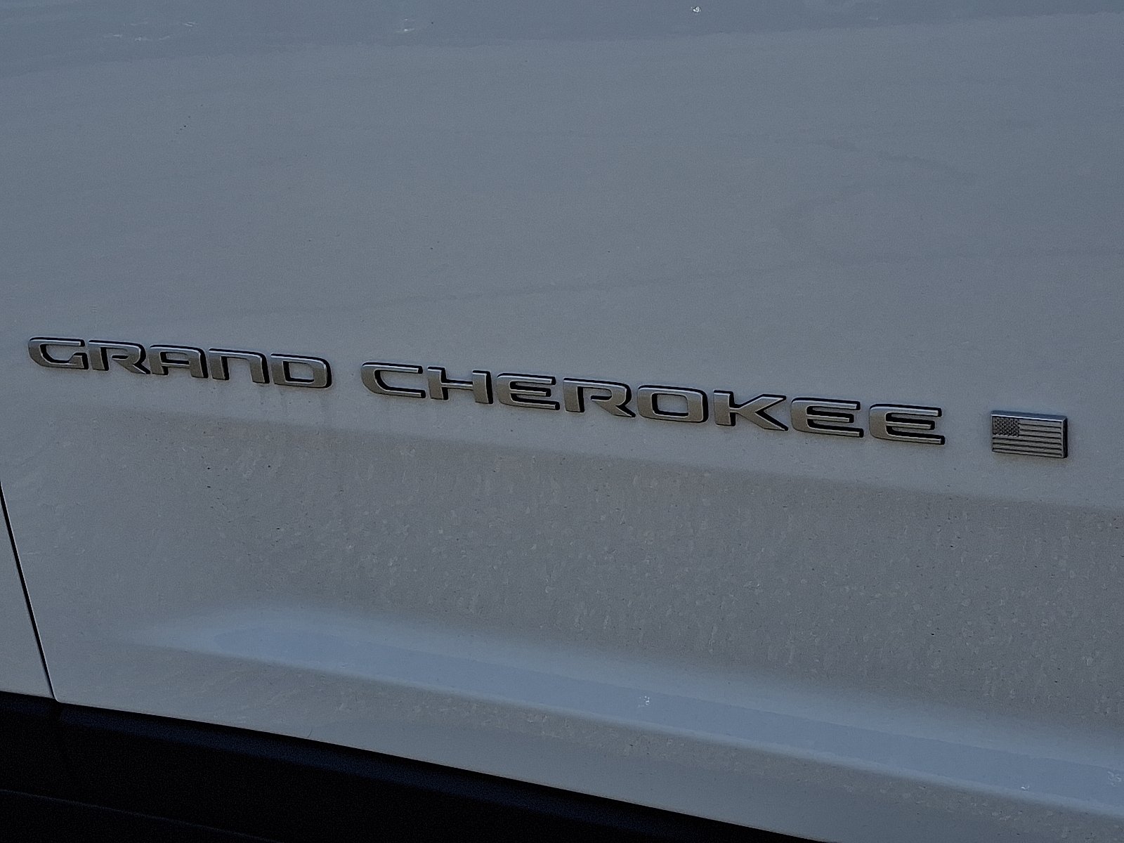 New 2027 Bright White Clear-Coat Paint Jeep Limited 4x2 image 18