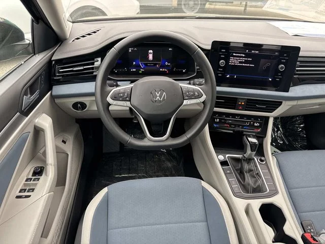 2025 Volkswagen Jetta SE - Photo 8