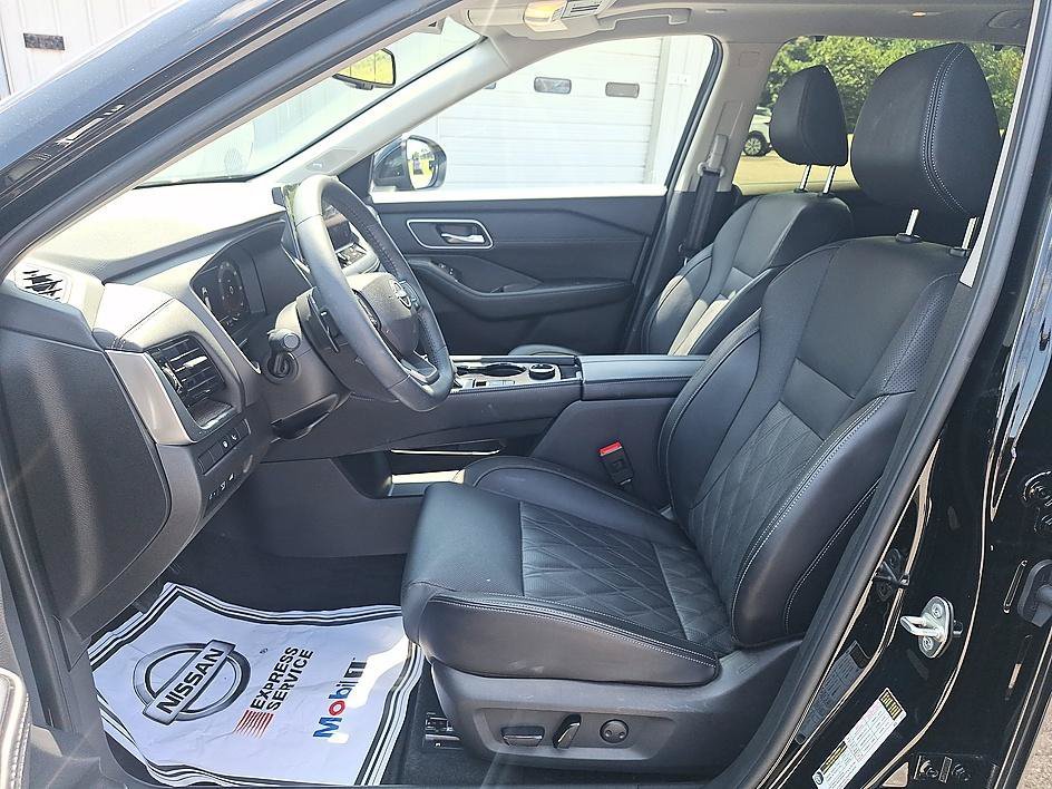 Used 2026 Super Black Nissan Platinum image 11