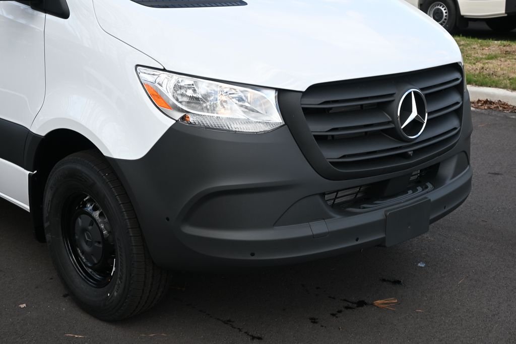 Used 2026 White Mercedes-Benz Cargo 170 WB image 32