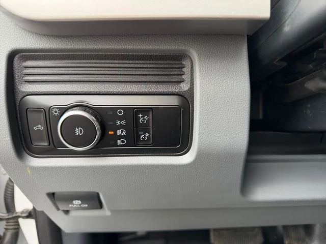 Used 2025 Oxford White Ford XLT image 22