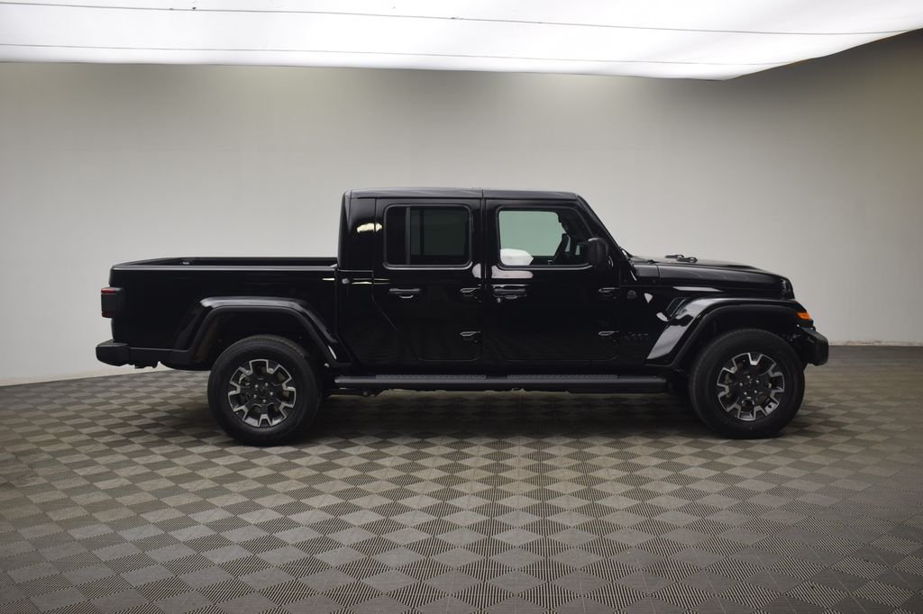 New 2026 Black Clear-Coat Exterior Paint Jeep Sahara image 3