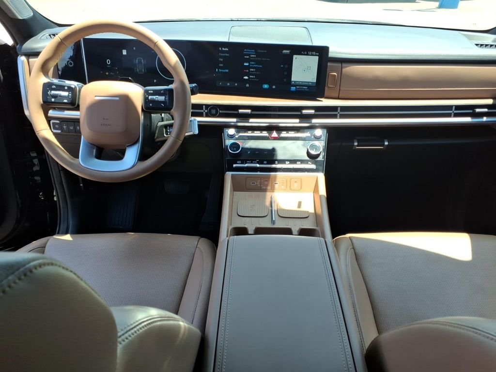 Used 2025 Phantom Black Hyundai Limited image 7