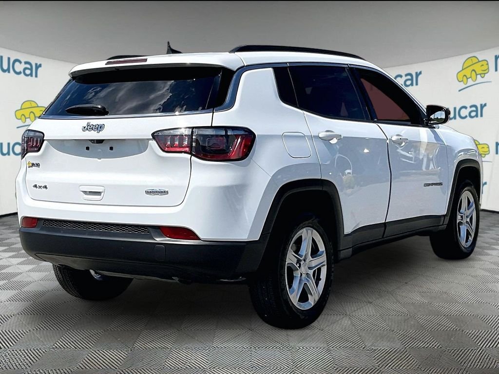 Used 2024 White Jeep Latitude image 6